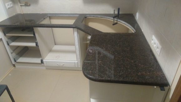 Столешница из гранита Дымовский