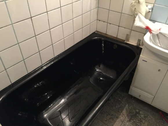 Чёрный акрил для ванной