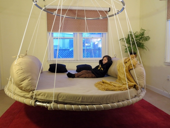 Круглая подвесная кровать