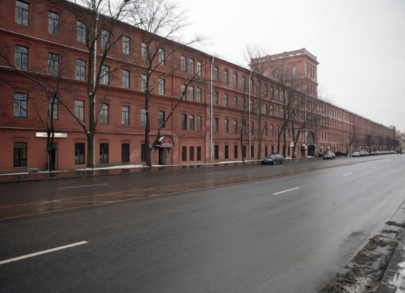 Красный треугольник на Обводном канале