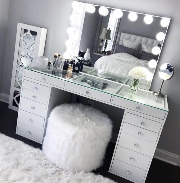 Стол туалетный Metal Vanity Table