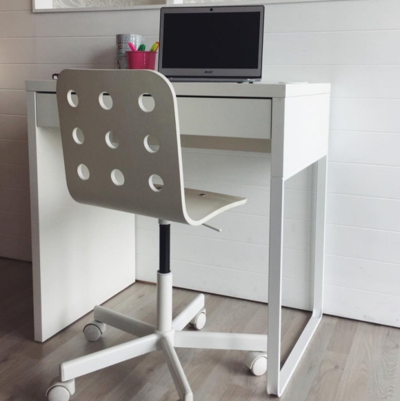 Стол Micke ikea