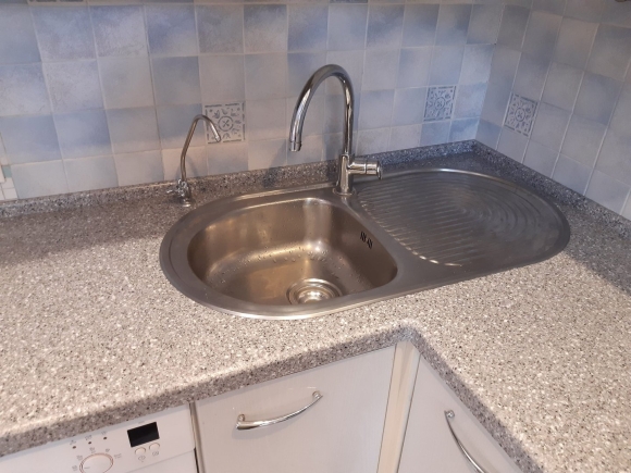 Крепление мойки из искусственного камня к столешнице