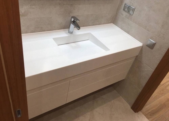 Раковина из искусственного камня в ванную