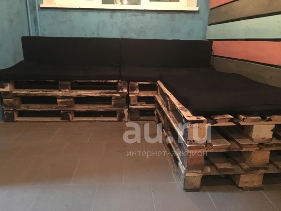 Диван из поддонов в гараж