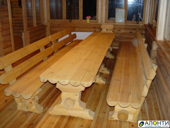Стол и лавки из бревна