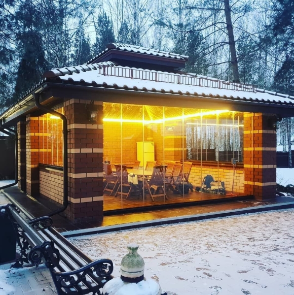 Летняя беседка Безрамное остекление