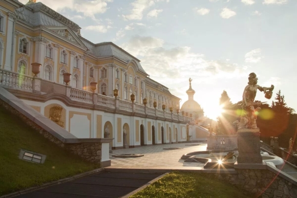 Императорский дворец в Петергофе