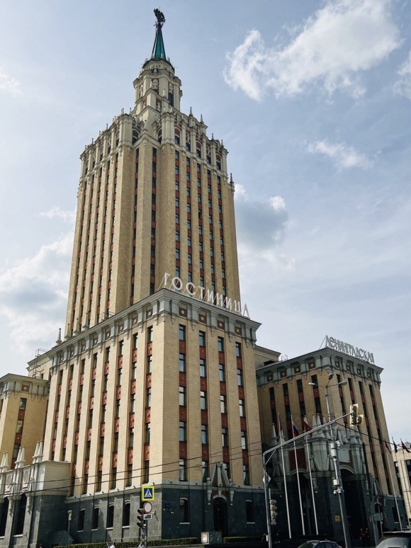 Новая сталинская высотка в Москве