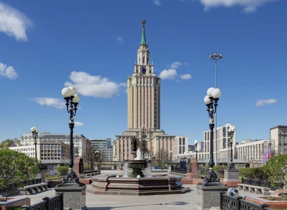 Высотка гостиница Ленинградская