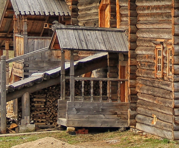 Старинные деревянные дома