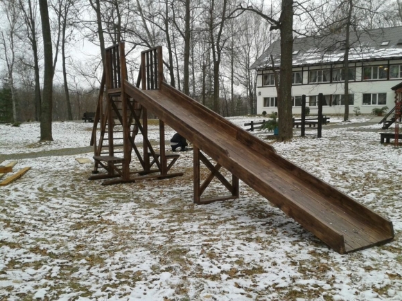 Горка зимняя деревянная