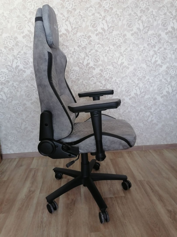Кресло AEROCOOL Crown aerosuede