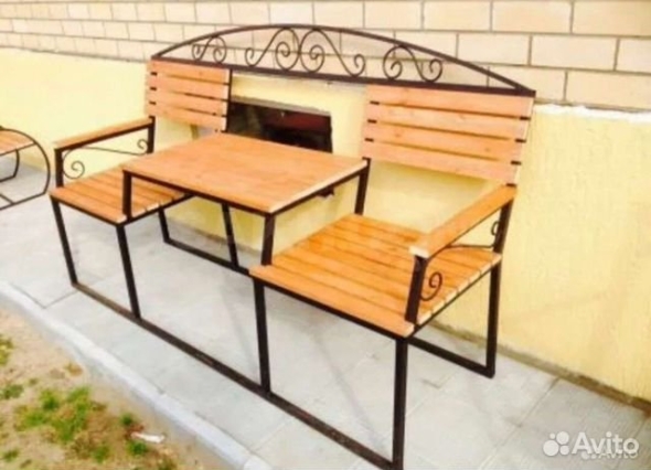 Скамейка со столиком