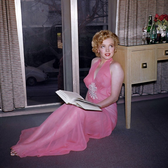Marilyn monroe pink dress