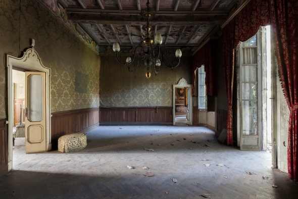 Заброшенный особняк manor house