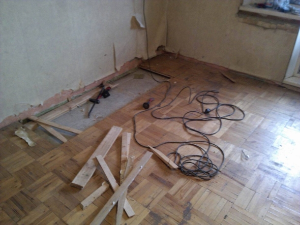 Демонтаж деревянного пола