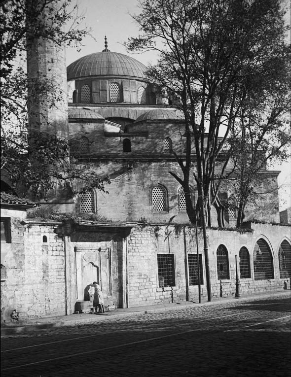 Paşa türbesi