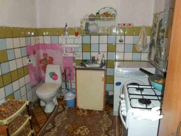 Квартира с туалетом на кухне