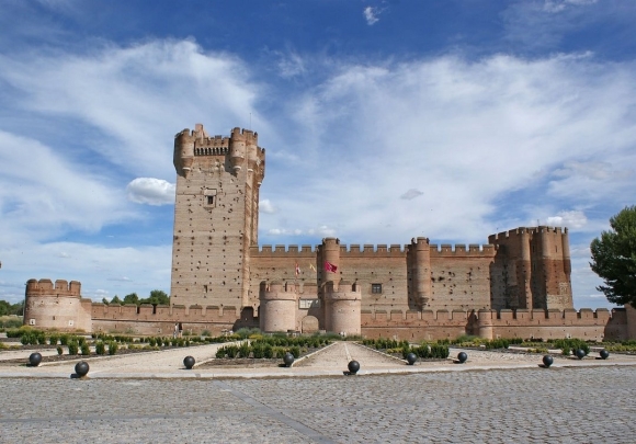 Лион замок