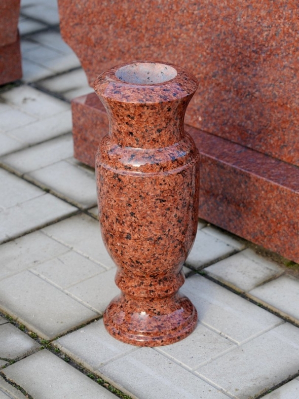 Вазы из гранита