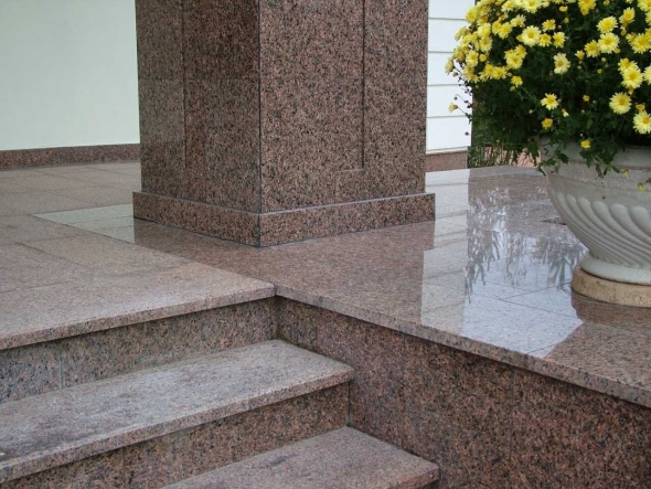 Куртинский гранит ступени