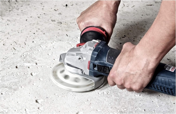 Шлифовка бетонного пола шлифовальной машинкой