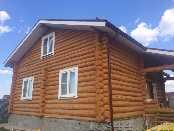 Бревенчатый дом цвета Орегон