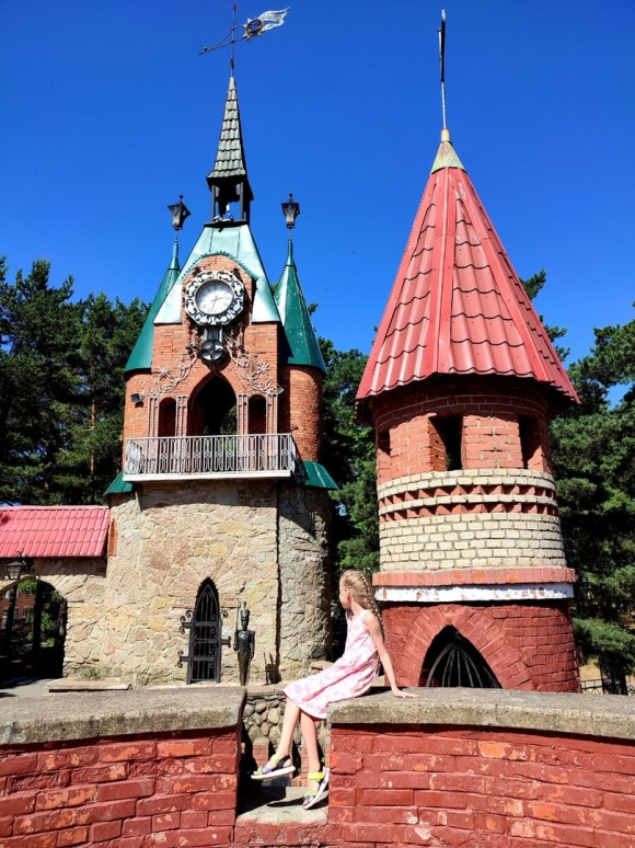 Андерсенград в сосновом бору