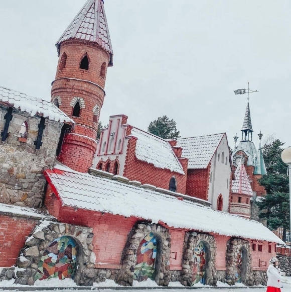 Детский городок в сосновом бору андерсенград