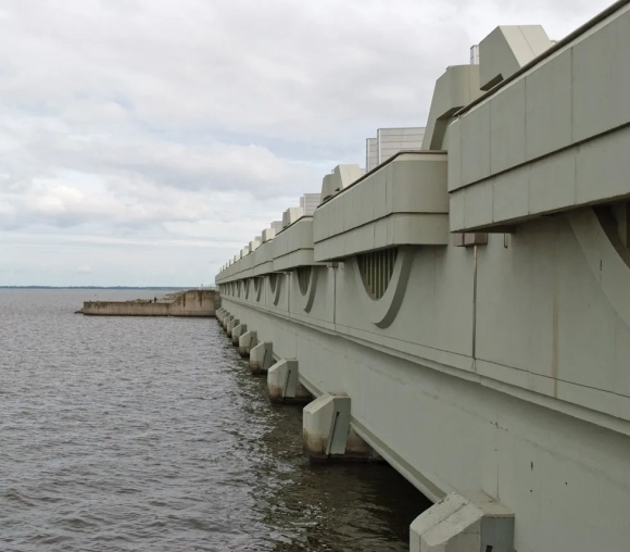 Водопропускное сооружение дамба Кронштадт