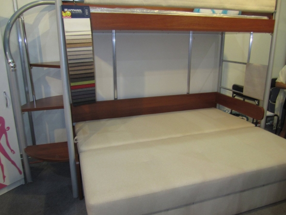 Двухъярусная кровать с диваном внизу