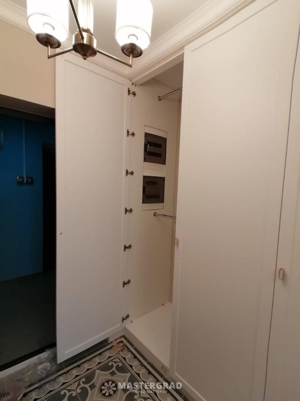 Электрический щиток в шкафу