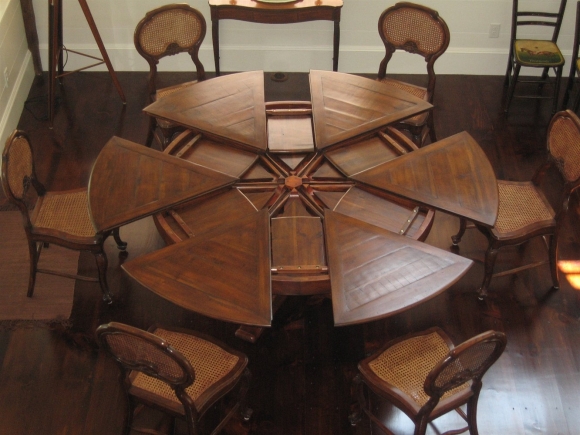 Круглый стол Winston Dining Table Sandro Veneer