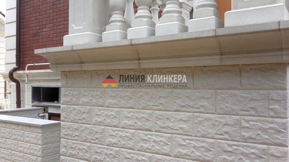 Отделать цоколь плиткой
