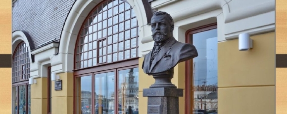 Памятник Шехтелю у Ярославского вокзала