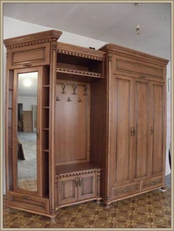 Прихожая из массива дерева