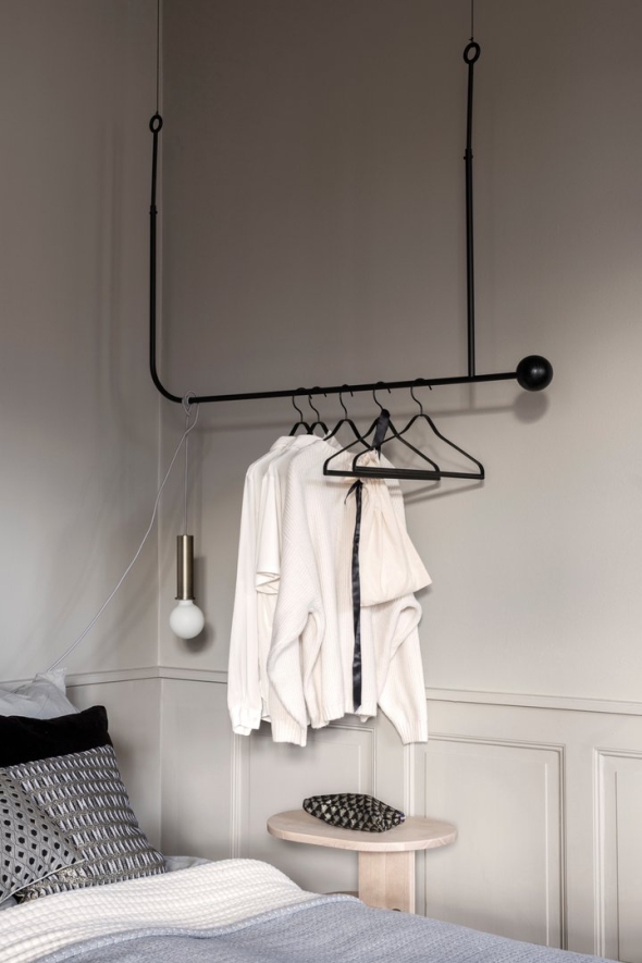 Вешалка для одежды в спальню