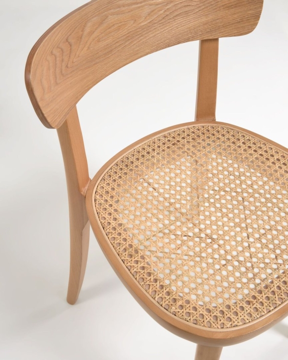 Стул с ротанговой спинкой