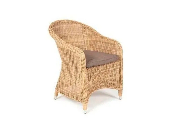 Плетеное кресло из искусственного ротанга