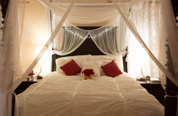 Спальня с балдахином