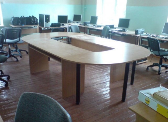 Стол для заседаний