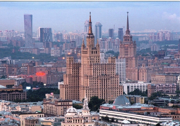 Сталинская высотка на Кудринской площади в Москве