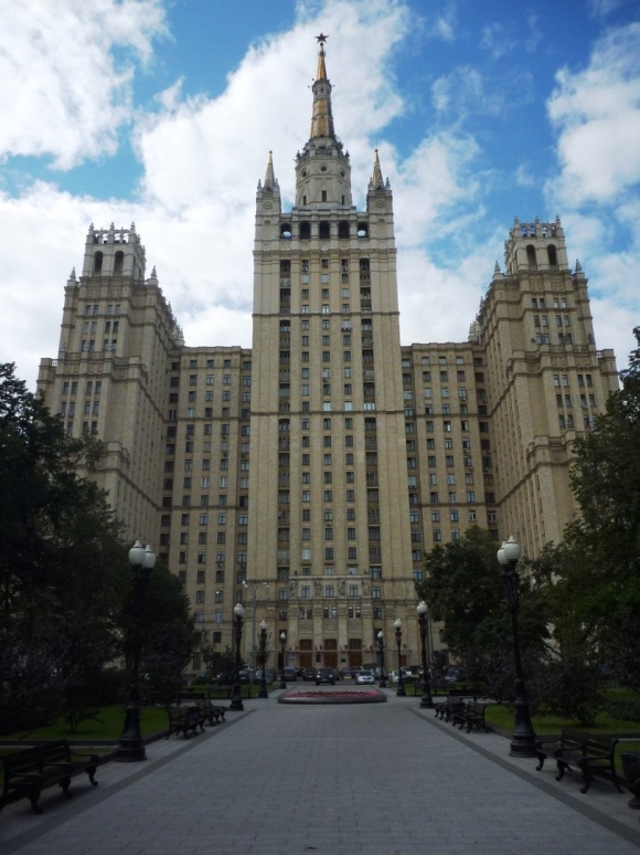 Сталинская высотка на Кудринской площади