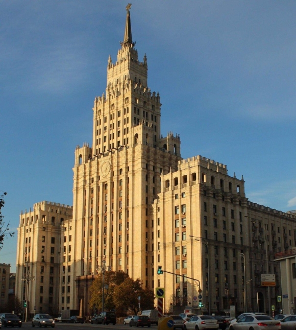 Сталинские высотки красные ворота