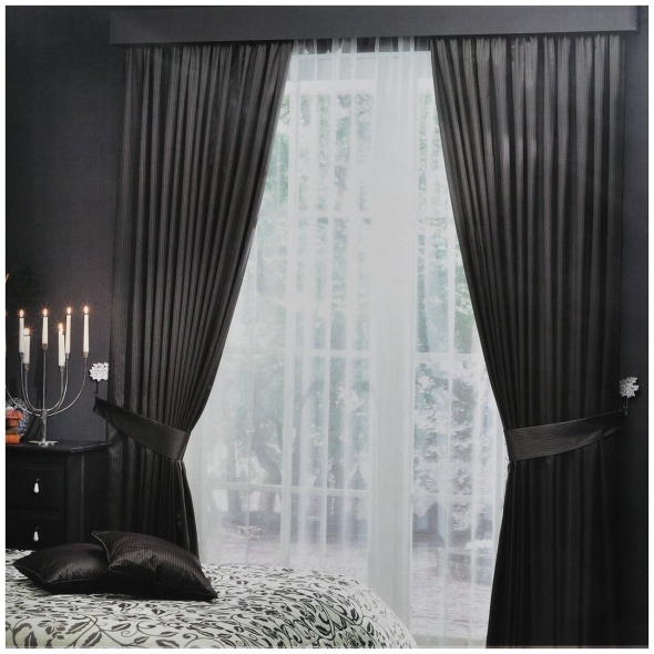 Темные шторы в интерьере