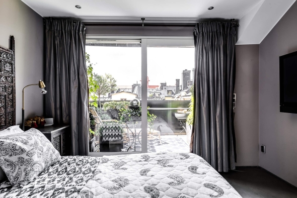 Темно серые шторы в интерьере