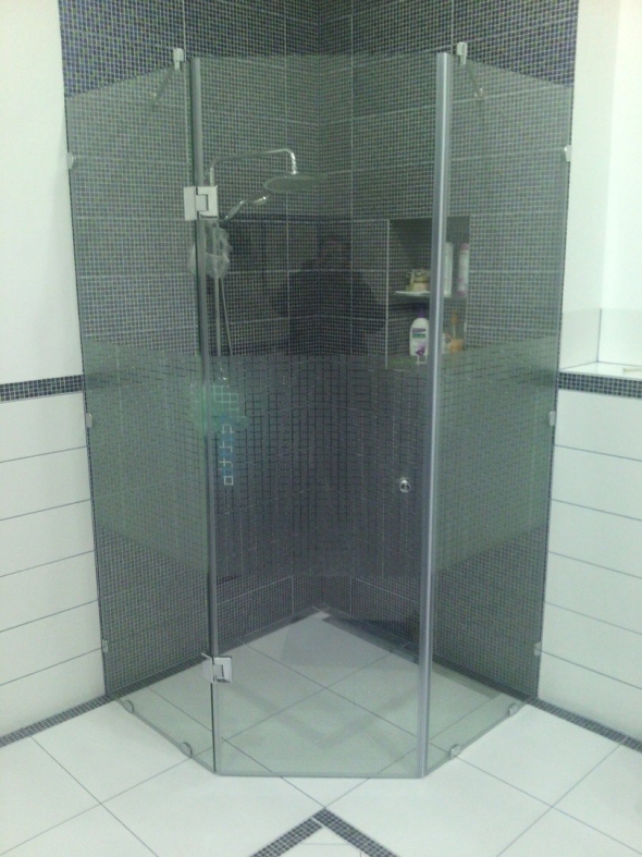 Душевая перегородка из стекла для душа