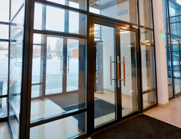 Алюминиевая дверь со стеклом входная теплая татпроф