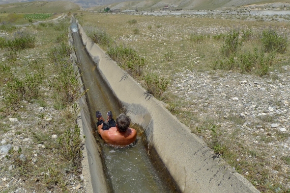 Арык в киргизии